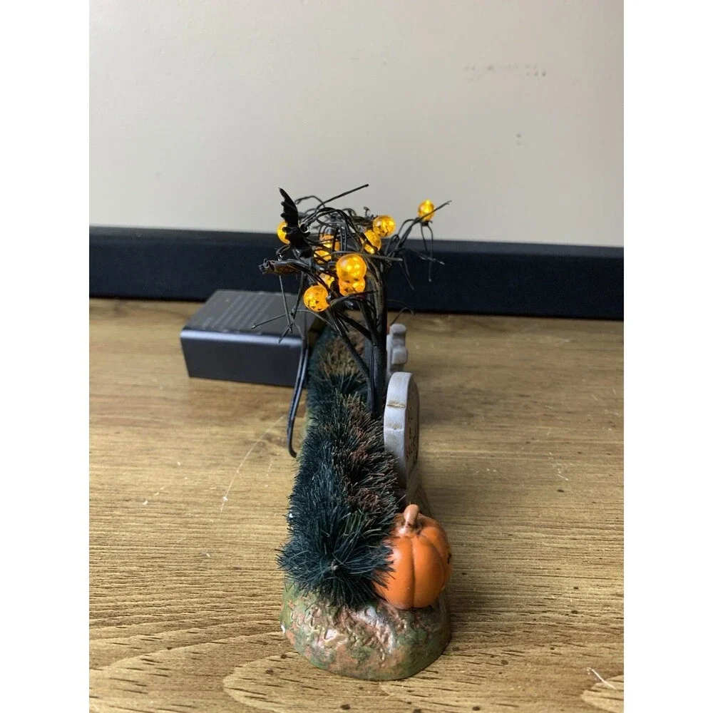 Dept 56 Halloween Jack O Lantern Yard 4038883 Front Pumpkin Lights Tombstones